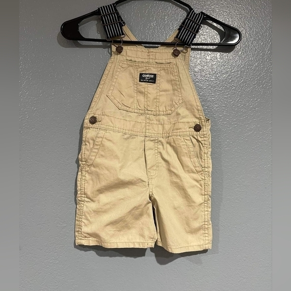 OshKosh B'gosh Other - Oshkosh 2T khaki short overall bibs